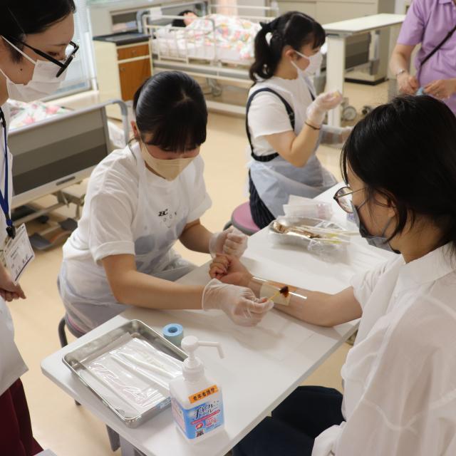長岡崇徳大学 ”成人看護学”模擬授業　創傷の処置をやってみよう！1