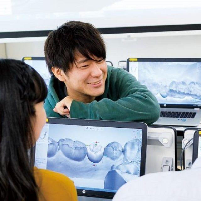 【1.2年生限定】パソコンを使ってゲーム感覚で歯をデザイン