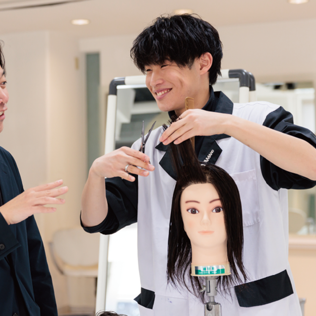 山野美容芸術短期大学 ☆ツヤ髪の秘訣を学ぶ★似合わせヘアアレンジ★ベースメイク術2