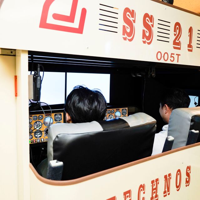 東京工学院専門学校 航空学科:フライドシュミレーター体験1