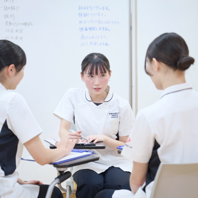 新潟医療福祉大学 【看護学科】赤ちゃんを抱っこ♪聴診・傷の処置体験も！2
