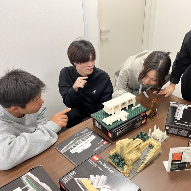福岡建設専門学校 【建築】レゴ体験『レゴで楽しむ世界の名建築をつくろう！』1