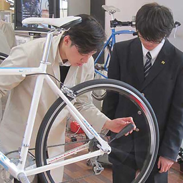 東京サイクルデザイン専門学校 体験入学：カーボンバイク製作講座3