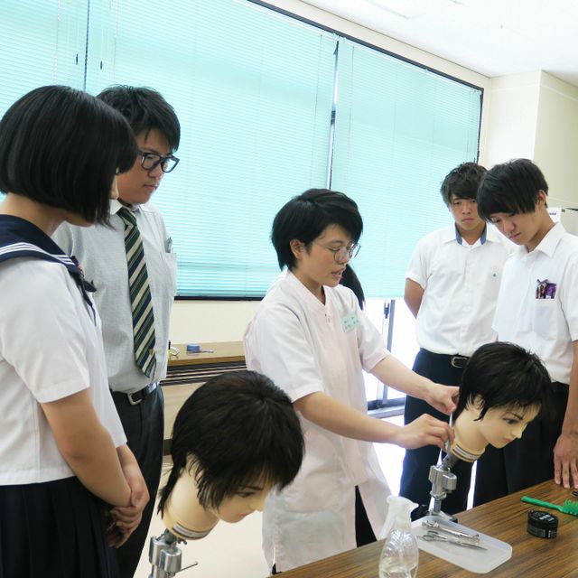 茨城理容美容専門学校 説明会＆美容師デモスト：ショートカット・エステ・メイク2