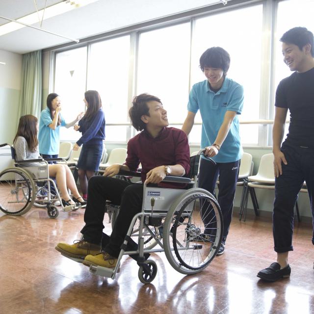 YMCA健康福祉専門学校 学校説明会!体験授業は・・・車いすでも暮らしやすい環境って?1