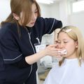 東洋理容美容専門学校 ジェルネイル＆メイク体験