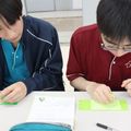 専門学校岡山ビジネスカレッジ 介護福祉学科｜点字器を使って文字を打ってみよう♪