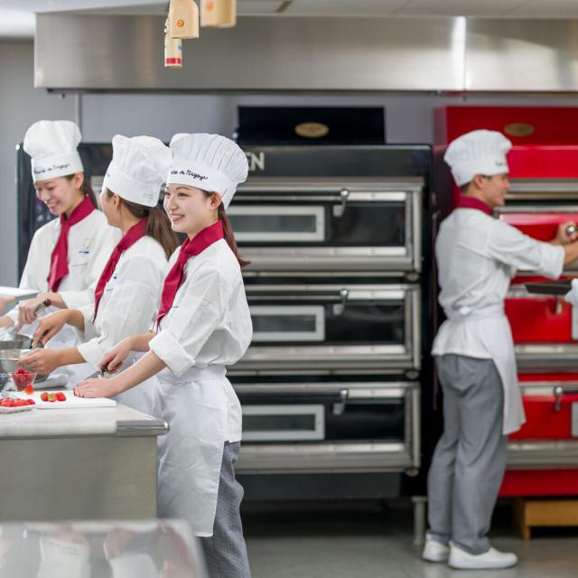 名古屋製菓専門学校 『マカロン』名古屋製菓／洋菓子技術マスター科3