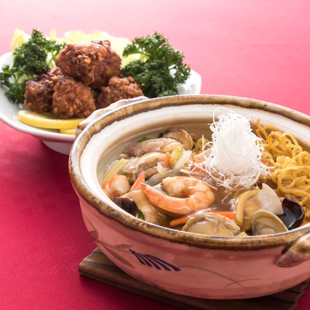 愛知調理専門学校 カリっとジューシー♪本格唐揚げと八珍炒麺（あんかけ焼きそば）1