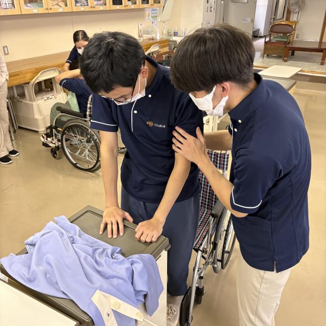 せいとく介護こども福祉専門学校 【介護福祉科】視覚障害とは！？体験してみよう！3