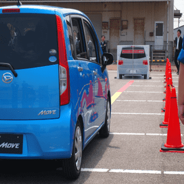 富山自動車整備専門学校 【今回はコレを体験】自動ブレーキ体験★1
