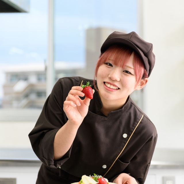 国際ビューティ＆フード大学校 【高校1・2年生限定】パティシエの職業体験！カヌレチュロス2