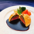 牛ヒレ肉のパイ包み焼き＆サラダ＆ショートケーキ／華調理製菓専門学校