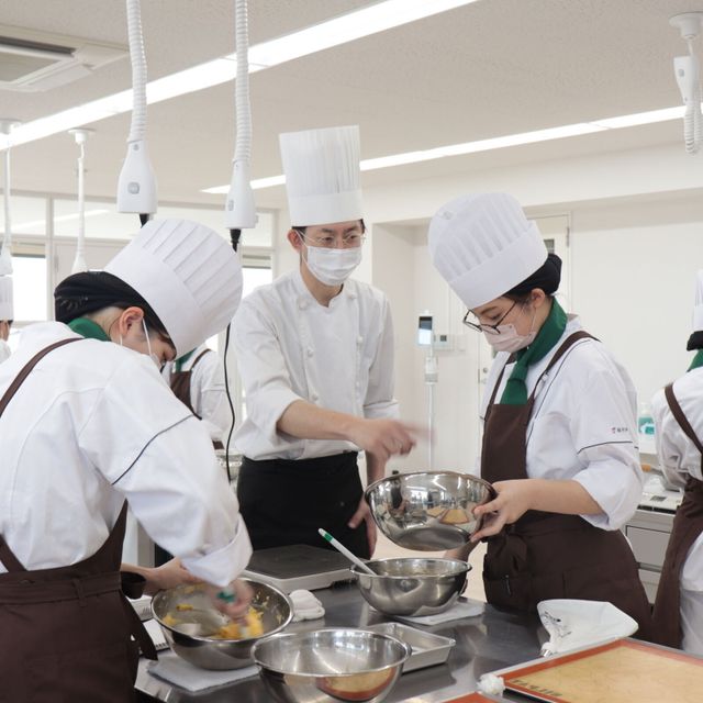 Ｌ’ｅｃｏｌｅ　ｄｅｓ　ｇｏｕｒｍａｎｄｓ　Ｆｕｋｕｉ ２月２７日（土）おしゃれで可愛い「絞りクッキー」づくり2
