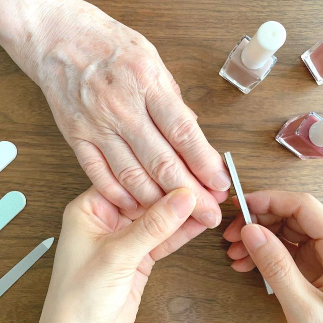 湘南医療福祉専門学校 【第2部介護】ネイルケアで変わる！？整容の介護を学ぼう！1