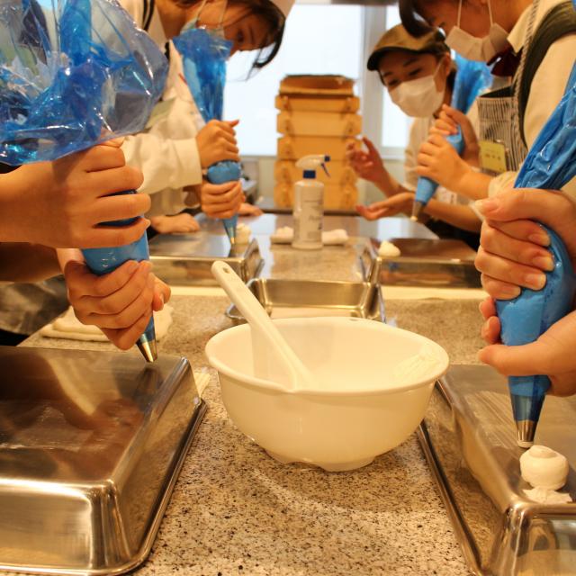 富山調理製菓専門学校 【製菓技術科】２/７（土）ボンボンショコラ + ランチフェス4