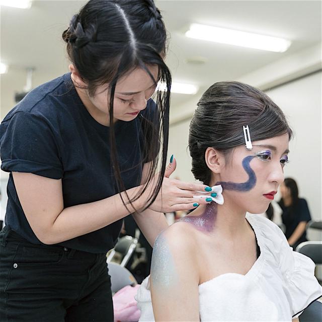 足利デザイン・ビューティ専門学校 ADBコラボ・ビューティ:コラボメイク・ネイル作成体験♪1