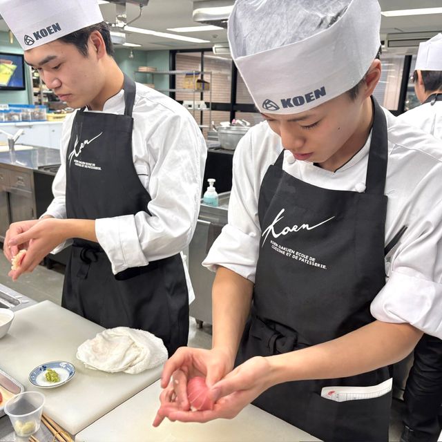 光塩学園調理製菓専門学校 【調理】『握り寿司』／【スイーツ】『かぼちゃのモンブラン』4