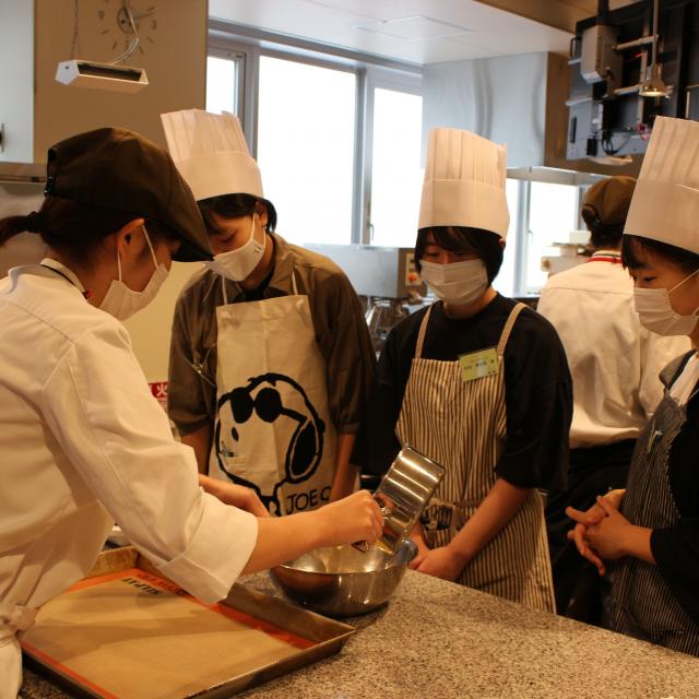 富山調理製菓専門学校 【調理技術科】２/７（土）ボンボンショコラ + ランチフェス3