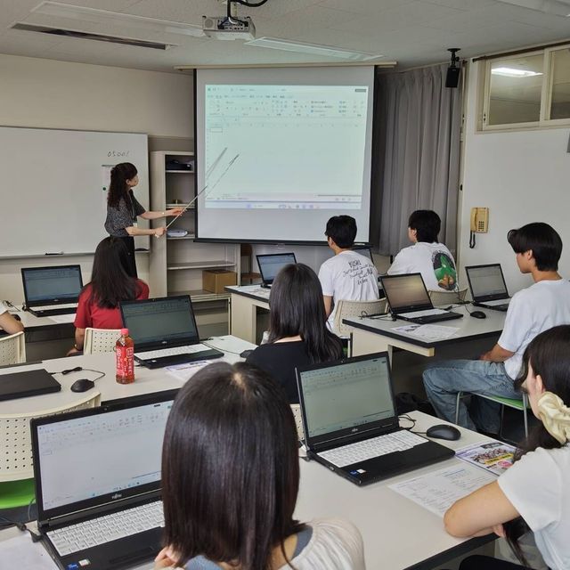 秋田情報ビジネス専門学校 【総合ビジネス科】電卓ってこんなに便利！1