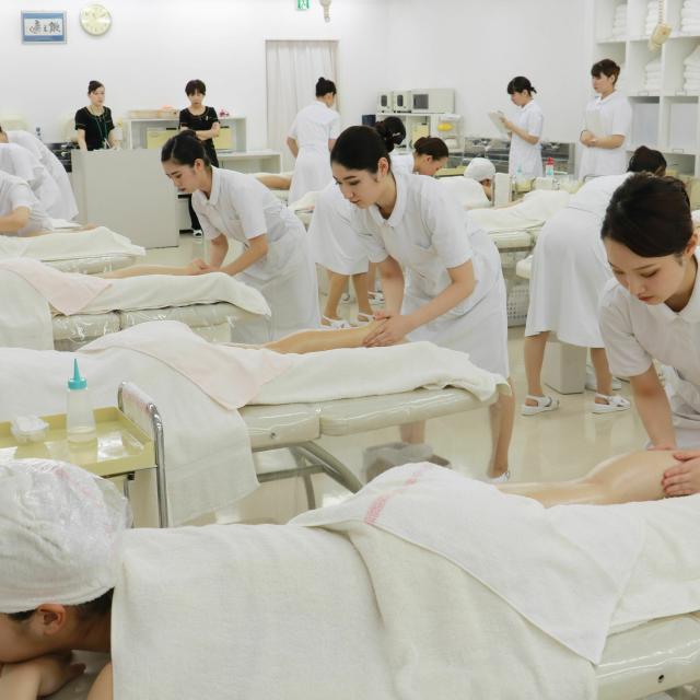 美脚マッサージ体験 ｙｉｃ京都ビューティ専門学校のオープンキャンパス情報と予約申込 スタディサプリ 進路