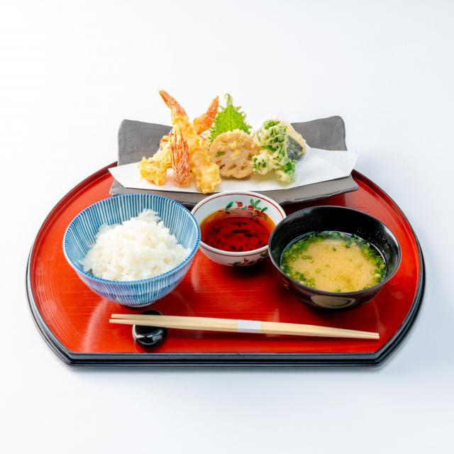 中村調理製菓専門学校 【調理コース】サクサク！天ぷら定食1