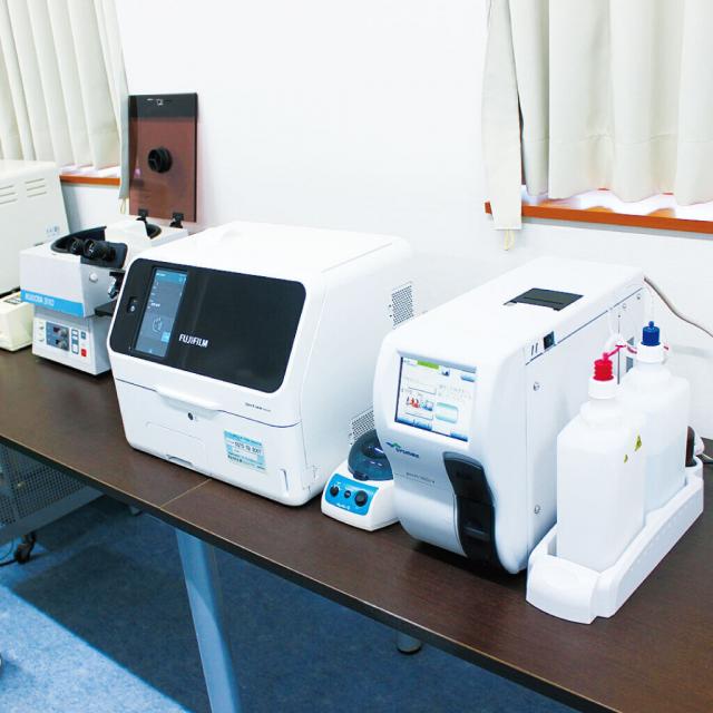 愛知ペット専門学校 愛玩動物看護師　色々な医療機器を使ってみよう1