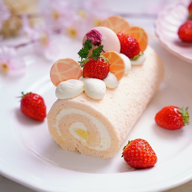 東京ベルエポック製菓調理専門学校 【パティシエ体験】いちごロール1