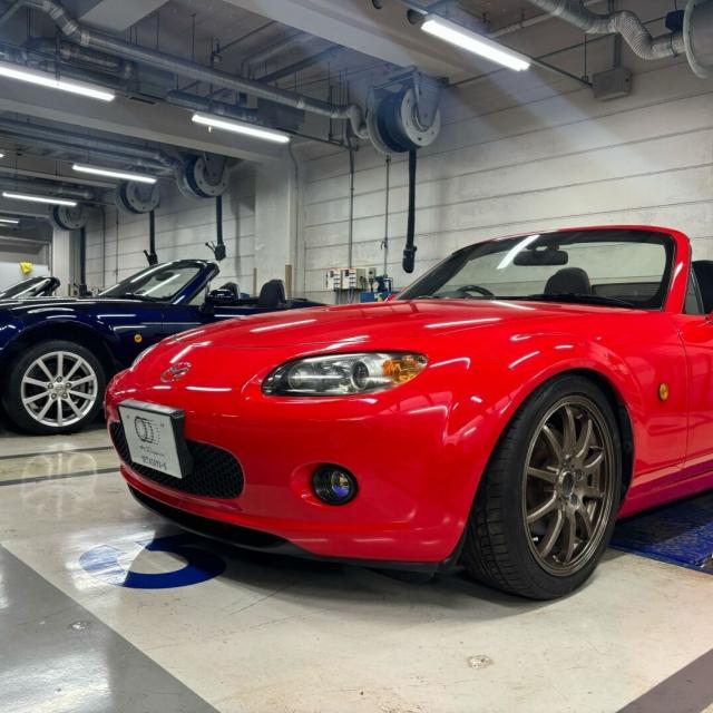専門学校　東京工科自動車大学校世田谷校 マツダ ロードスターを使用した簡単整備、エンジン始動体験1
