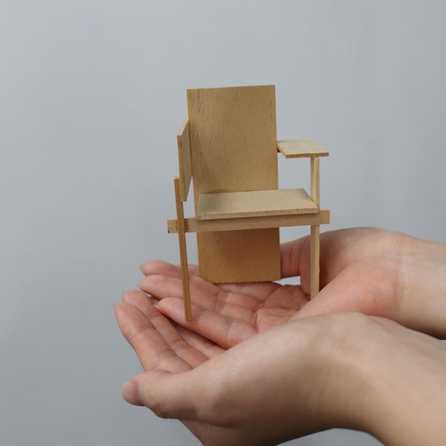 専門学校　東京テクニカルカレッジ 【インテリア科】ベルリンチェアのミニチュアモデルづくり1