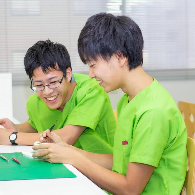 新横浜歯科衛生士・歯科技工士専門学校 特別体験<★☆スペシャルアクセサリーを作ろう★☆>歯科技工士1