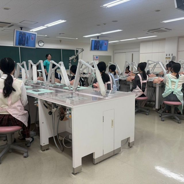 専門学校名古屋デンタル衛生士学院 歯科器械を使った研磨の実習です！AO入試も情報満載！1