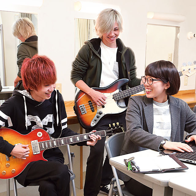 音響芸術科の体験入学 「アーティストプロフィールをつくろう」