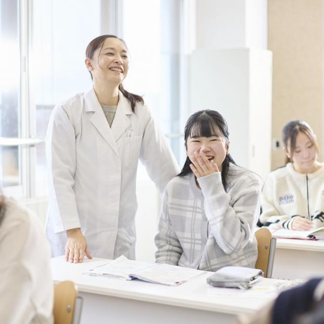 日本ＩＴビジネス公務員専門学校 【 医療事務・くすり 】医療事務×美容で楽しく学ぶ♪3
