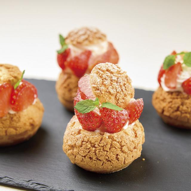 辻調理師専門学校 洋菓子「いちごのシュークリーム」1