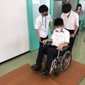 宮崎リハビリテーション学院 理学療法体験（車椅子体験ブース）：車椅子の操作・動きを体験