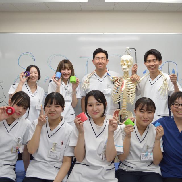 新宿医療専門学校 包帯のテクニックを伝授します！！SSJS包帯講座2