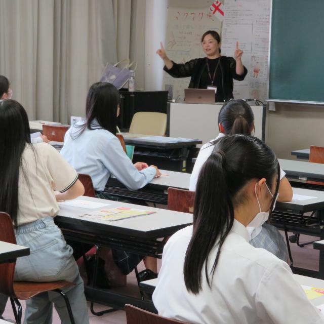 桜の聖母短期大学 表現からとらえる子どもの心～”こころ”を描こう～1
