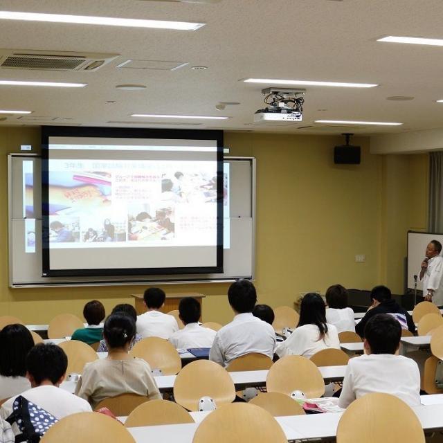 北九州リハビリテーション学院 夕方からの保護者説明会1