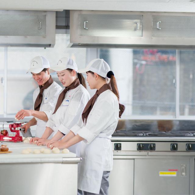 名古屋製菓専門学校 『ウインナーロール』名古屋製菓／製パン科4