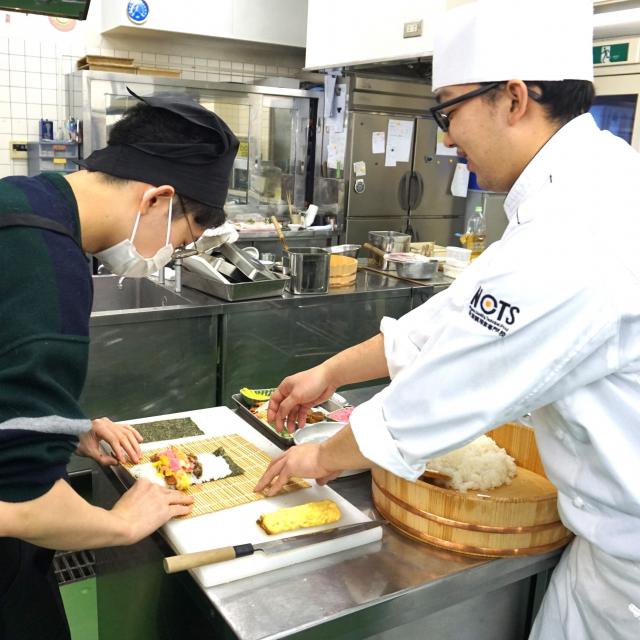 新潟調理師専門学校 〔午前〕日本料理：太巻き3