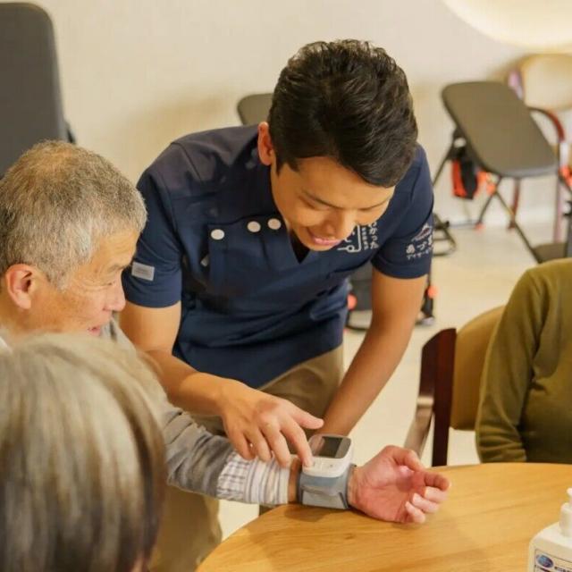 東京呉竹医療専門学校 触診体験／体のメカニズムを学ぼう【柔道整復科】2