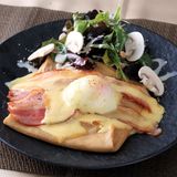 【調理】濃厚チーズが主役のガレットハーブとリーフサラダ添えの詳細