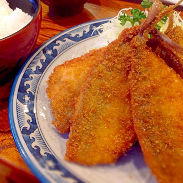 東京多摩調理製菓専門学校 魚をさばいてみよう!さくさくアジフライ1