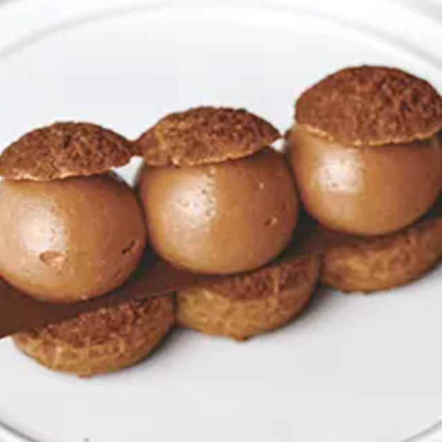 専門学校ビジョナリーアーツ お店のチョコレートプレゼント付き！ チョコレートエクレア1