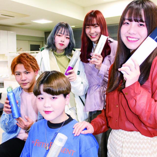 足利デザイン・ビューティ専門学校 美容総合科:アイロンテクニック★ヘアアレンジ&スタイリング1