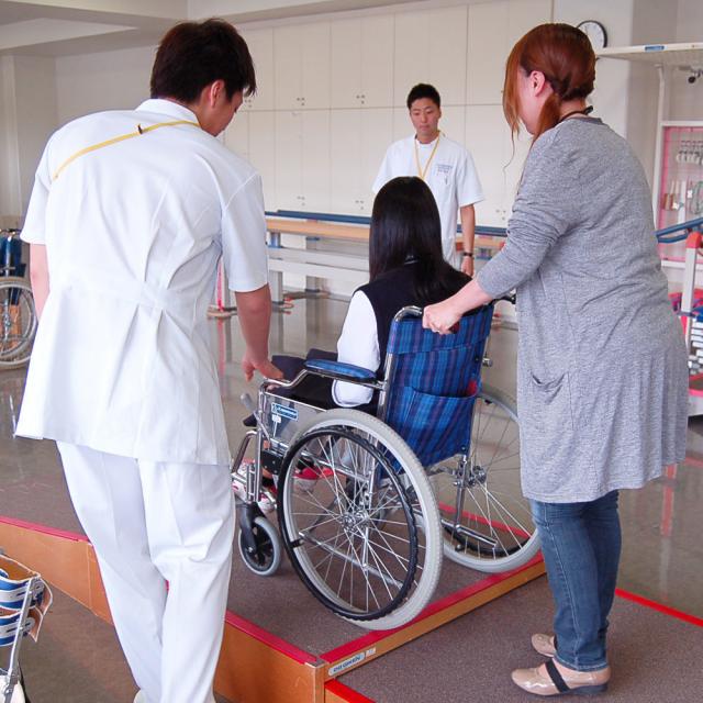 上尾中央医療専門学校 学校説明 & 個別相談 + リハビリの仕事と資格1