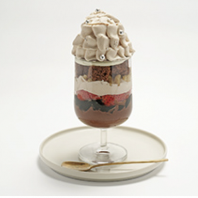 専門学校ビジョナリーアーツ 3種のいちごとチョコのパフェ1