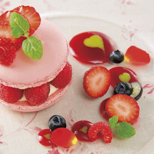 辻調理師専門学校 洋菓子「皿盛りフルーツマカロン」（ベリー系）1