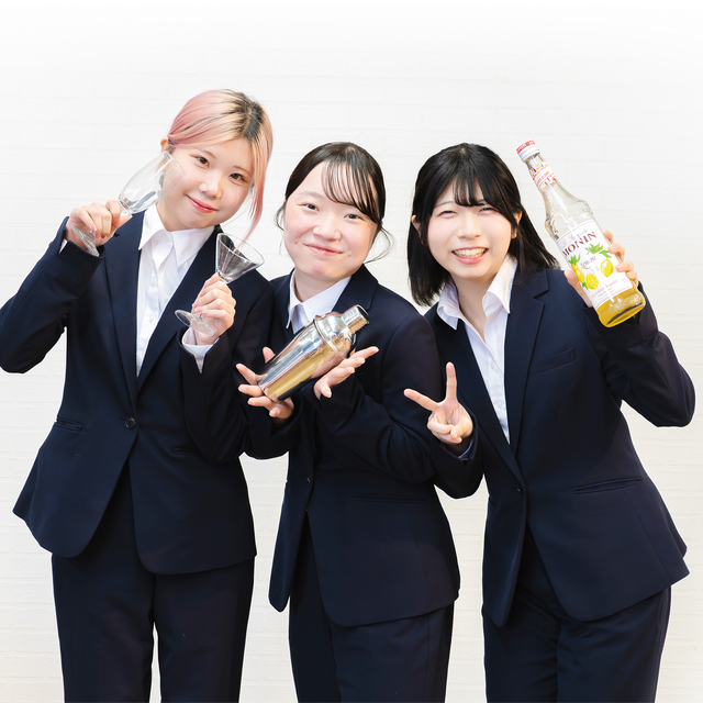 足利デザイン・ビューティ専門学校 ブライダルホテル科：バーテンダー体験♪カクテル作り4